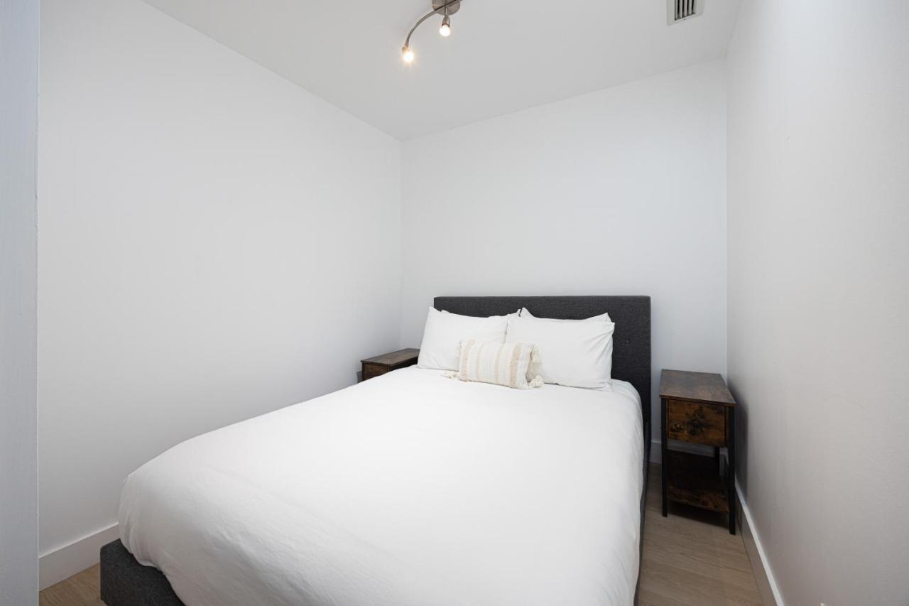 Newly Renovated Cozy Condo/Union Station Торонто Экстерьер фото