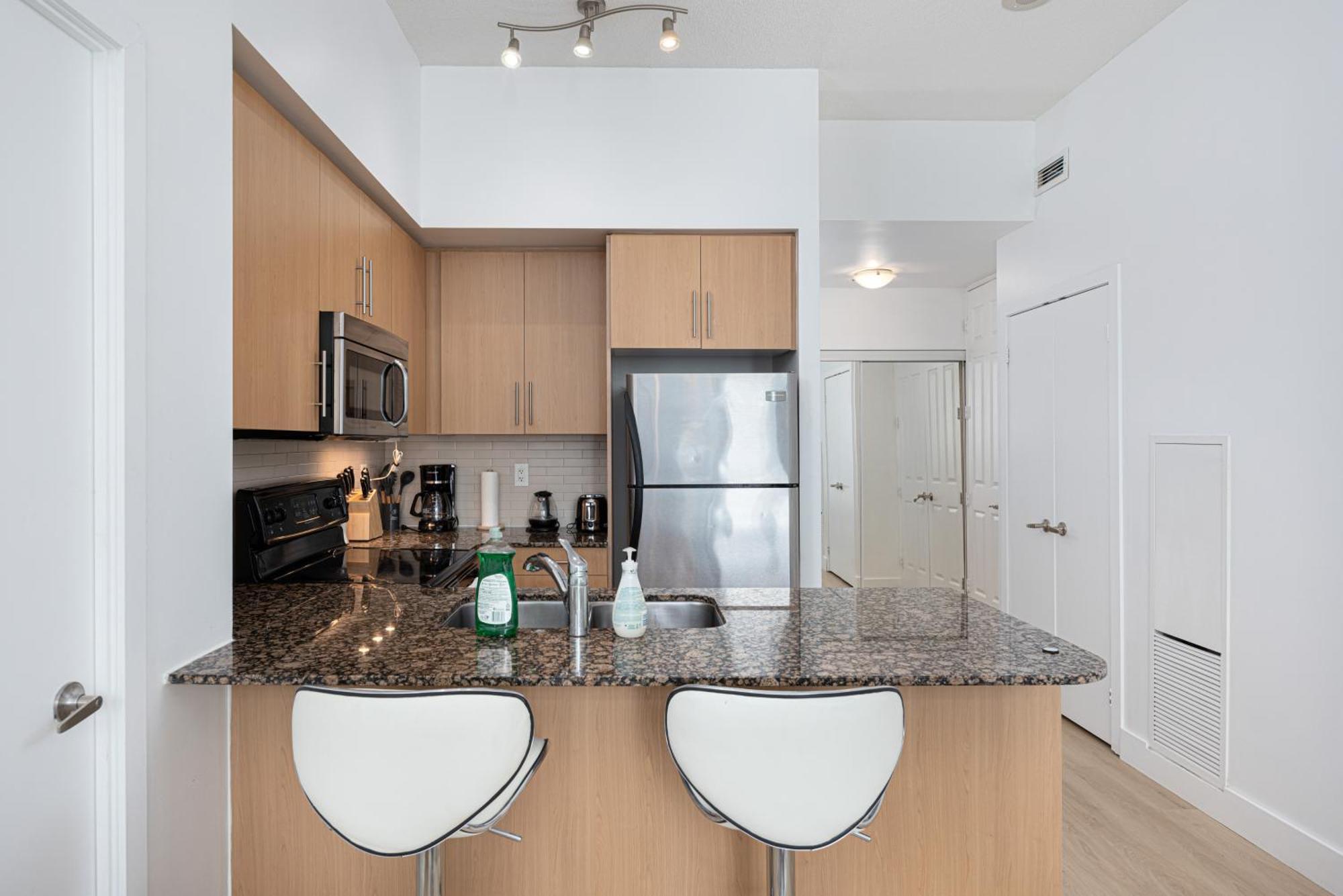 Newly Renovated Cozy Condo/Union Station Торонто Экстерьер фото