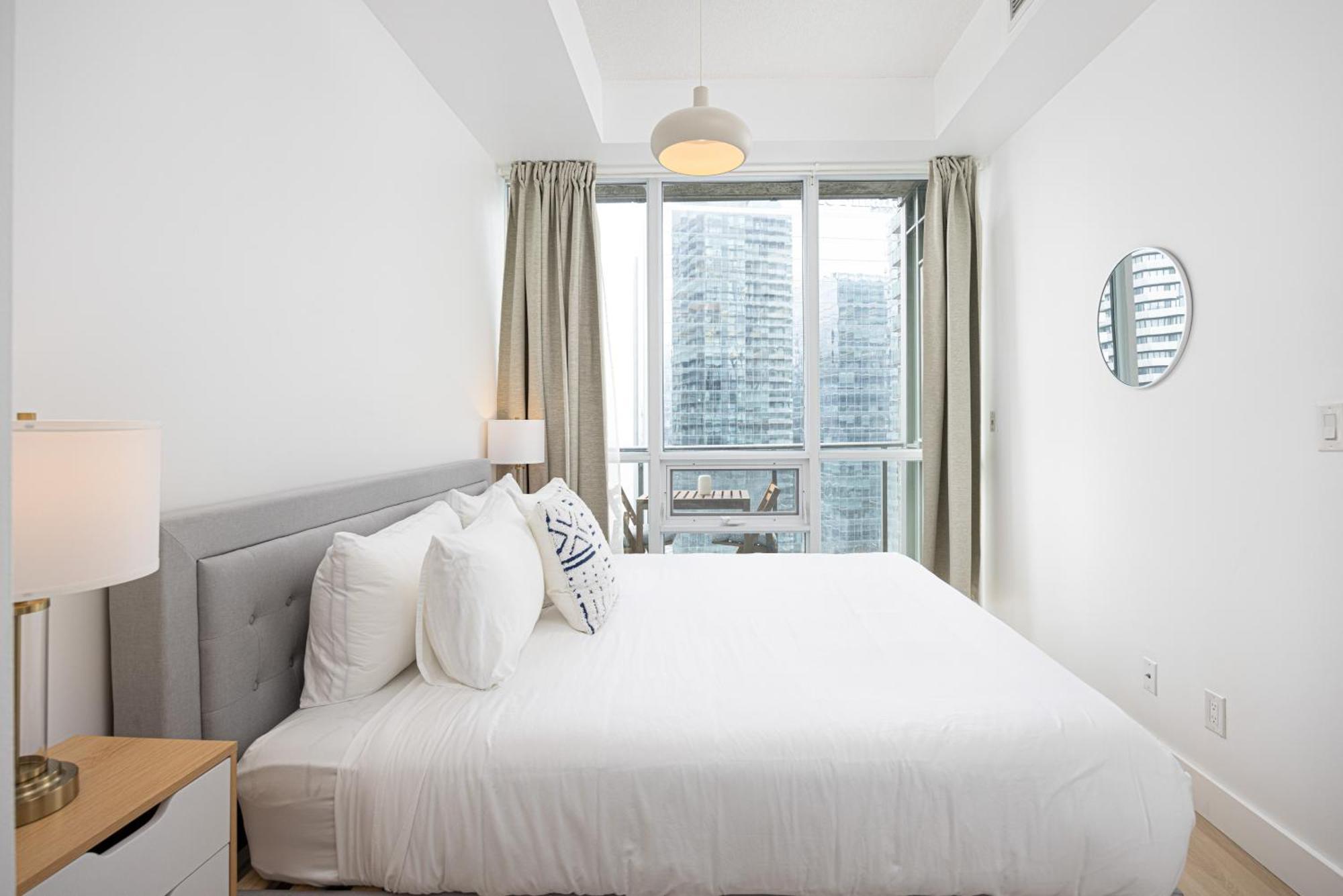 Newly Renovated Cozy Condo/Union Station Торонто Экстерьер фото
