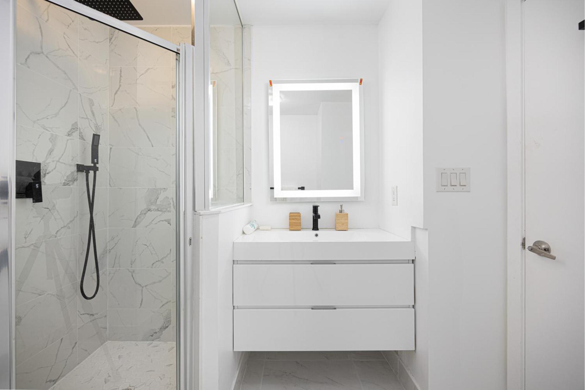 Newly Renovated Cozy Condo/Union Station Торонто Экстерьер фото